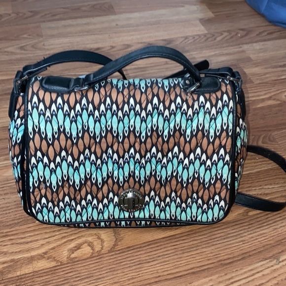 Vera Bradley Turn Lock Crossbody Brand New - Picture 3 of 7